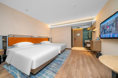 Eharm Hotel Wuhan Tianhe Airport Songjiagang Metro Stationにあるベッド