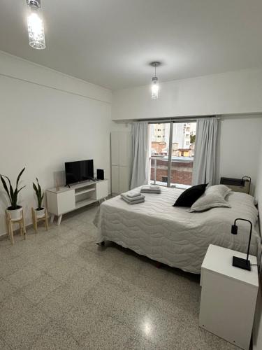 Postel nebo postele na pokoji v ubytování Amplio monoambiente en 7 y 34