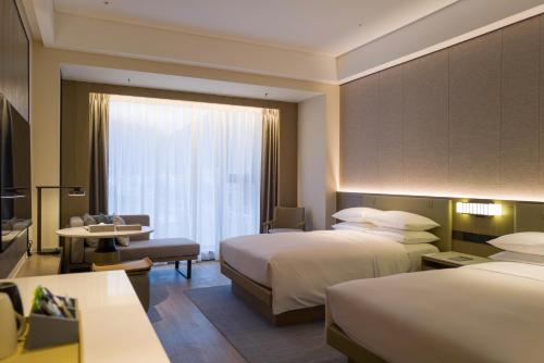 Katil atau katil-katil dalam bilik di Delta Hotels by Marriott Jiuzhaigou