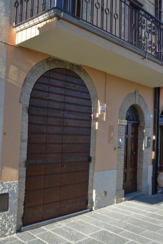a pair of doors on the side of a building at Umbria nel cuore in Cannara