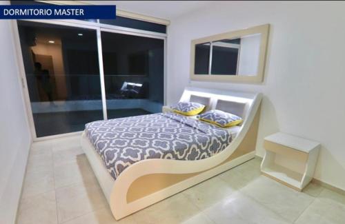 a bedroom with a bed and a window at GRAND DIAMOND BEACH Tonsupa Atacames in Tonsupa