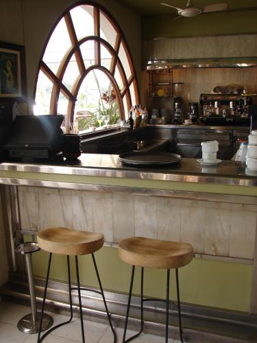 a kitchen with two stools sitting at a counter at Hostal Talamanca in Talamanca