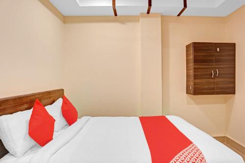 Ένα ή περισσότερα κρεβάτια σε δωμάτιο στο Hotel O Ramya Inn