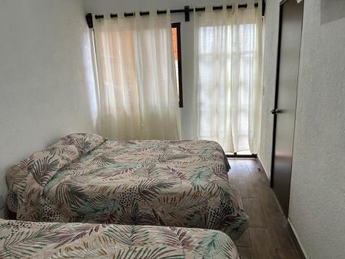 a living room with a couch and a bed at casa regina in Tepoztlán