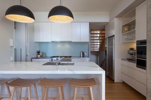Η κουζίνα ή μικρή κουζίνα στο Luxury 5BR Retreat, sleeps 12, 4 Ensuites