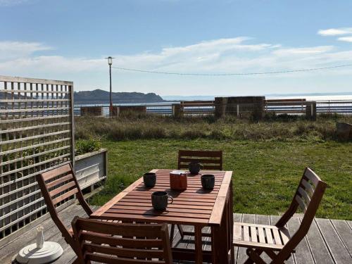 Appartement 56m² bord de mer avec terrasse, parking privé, WiFi - FR-1-542-67