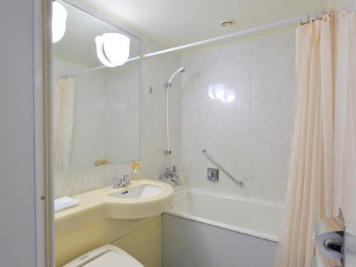Un baño de Navios Yokohama