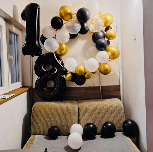 a bunch of black and white balloons on a wall at Kuća za odmor Bećarsko Utočište in Vinkovci