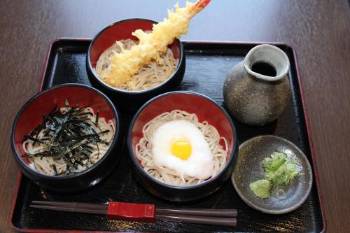 旅館の敷地内または近くでの食事または食べ物
