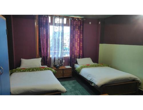 Postel nebo postele na pokoji v ubytování Hotel Tso-gyelling, Tawang