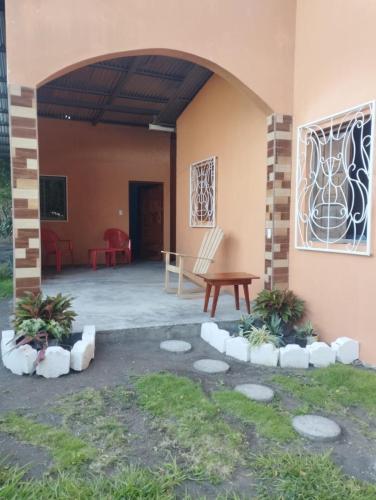 a patio with a table and a bench next to a building at Casa El Buen Descanso in Moyogalpa