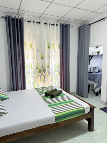 Una cama o camas en una habitación de Sonora