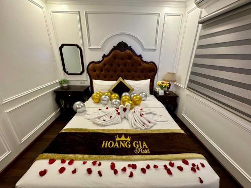 Ένα ή περισσότερα κρεβάτια σε δωμάτιο στο Hoàng Gia Hotel Nhân Hòa