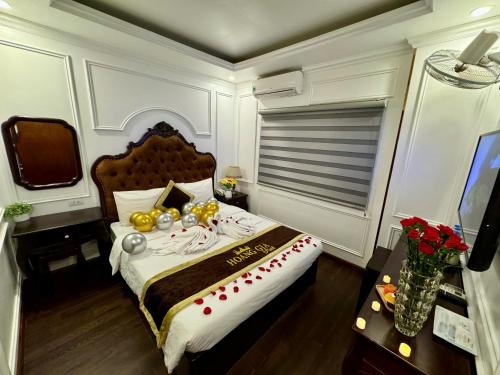 Ένα ή περισσότερα κρεβάτια σε δωμάτιο στο Hoàng Gia Hotel Nhân Hòa