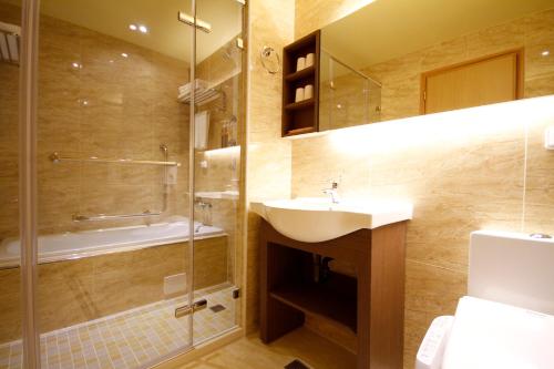 Ett badrum på Kindness Hotel-Jue Ming