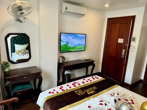 Ένα ή περισσότερα κρεβάτια σε δωμάτιο στο Hoàng Gia Hotel Nhân Hòa