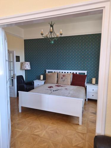Postel nebo postele na pokoji v ubytování Heart House Szív Ház