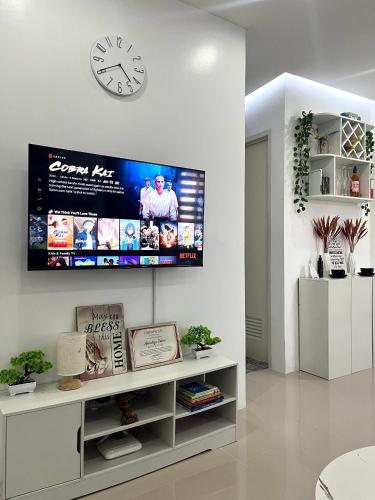 Una televisión o centro de entretenimiento en AP RESIDENCE "Where You Can Feel At Home"