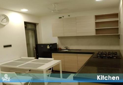 Una cocina o cocineta en 1BR Service Apart in BKC