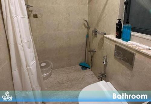 Un baño de 1BR Service Apart in BKC