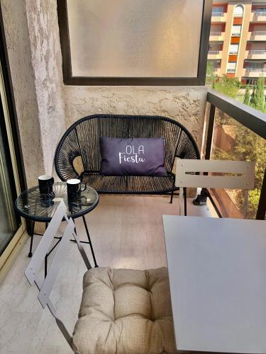Grand studio terrasse climatisé central et calme