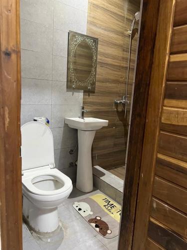a bathroom with a toilet and a sink at Ayaa Grace in Accra
