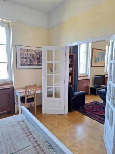 Postel nebo postele na pokoji v ubytování Heart House Szív Ház