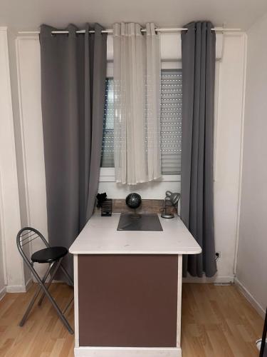 Photo de la galerie de l'établissement Le Faubourg I Parking I Proche gare Orléans, à Orléans