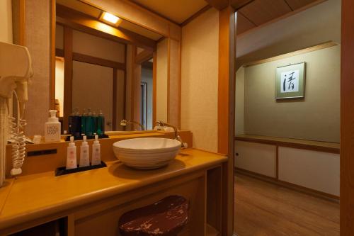حمام في Umibenokakureyu Seiryu