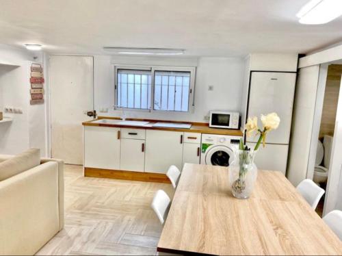 Η κουζίνα ή μικρή κουζίνα στο Habitación En-suite 5min metro Sevilla