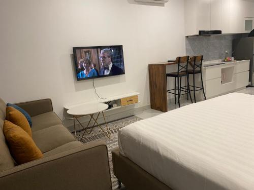 TV a/nebo společenská místnost v ubytování The Vincent Condo