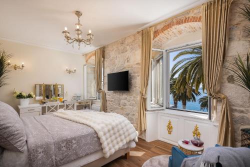 Luxury Rooms & Apartment - Main promenade, Sea & City View in Diocletian Palace Split