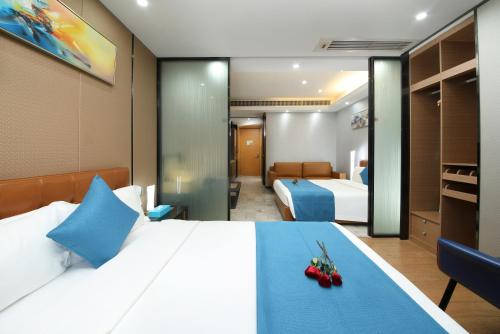 Katil atau katil-katil dalam bilik di Boman Holiday Apartment Beijing Road Jie Deng Du Hui Branch - Free shuttle to Canton Fair