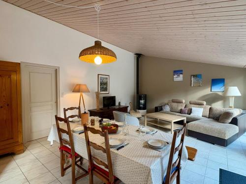 Photo de la galerie de l'établissement Maison spacieuse près des plages et pistes cyclables - FR-1-323-570, à Saint-Jean-de-Monts