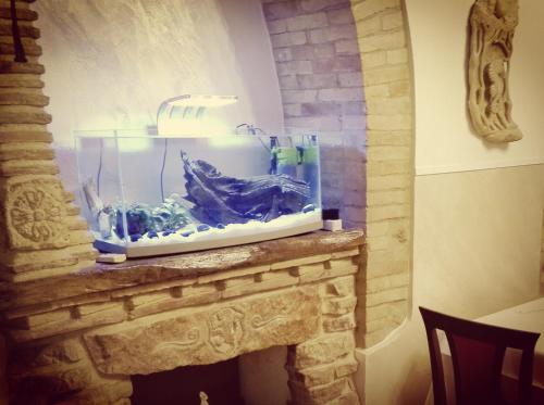 a fish tank sitting on top of a fireplace at Locanda San Giorgio in Termoli