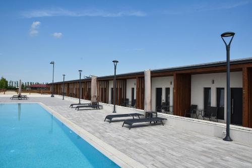 Swimmingpoolen hos eller tæt på Black Sea Horses