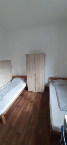 2-Rent Group Hostel Apartments EVE74にあるベッド
