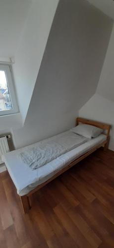 2-Rent Group Hostel Apartments EVE74にあるベッド
