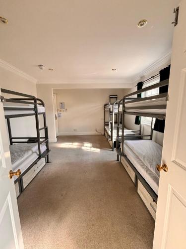 Letto o letti in una camera di The Dawson Hostel - DUBLIN