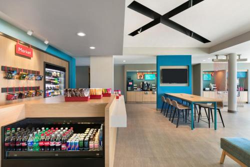 a restaurant with a drink bar and a table and chairs at avid hotel Coralville - Iowa City by IHG in Coralville