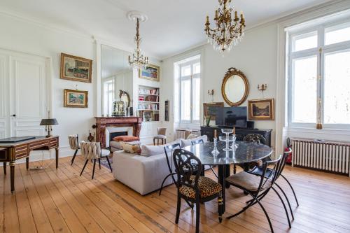 Élégance et Luxe au Cœur de Bordeaux-Quinconces