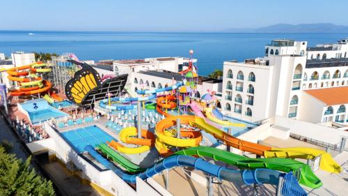 Kolam renang di atau dekat dengan INFINITY BY YELKEN AQUAPARK&RESORTS KUŞADASI