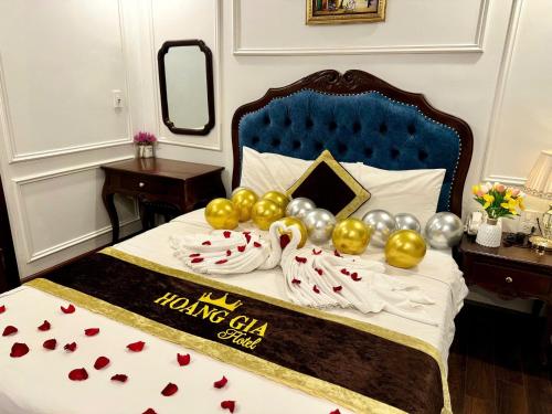 Ένα ή περισσότερα κρεβάτια σε δωμάτιο στο Hoàng Gia Hotel Nhân Hòa