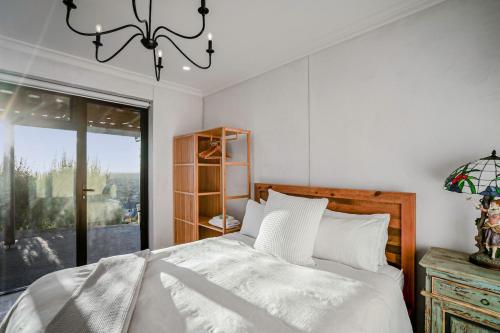 Postel nebo postele na pokoji v ubytování LIAPIS ESTATE Rostrevor Adelaide