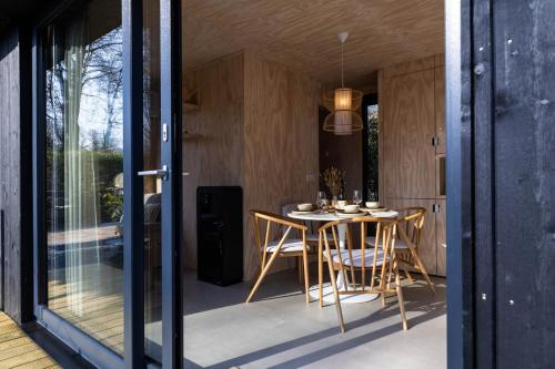Balkoni atau teres di Knus gezinsverblijf in Cosi Tiny House op de Veluwe