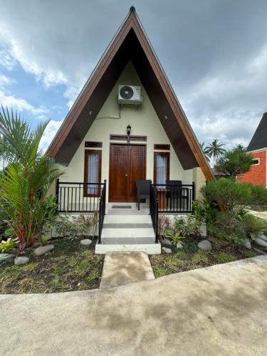 a small house with a thatched roof at Lombok Hidden Villa in Tetebatu
