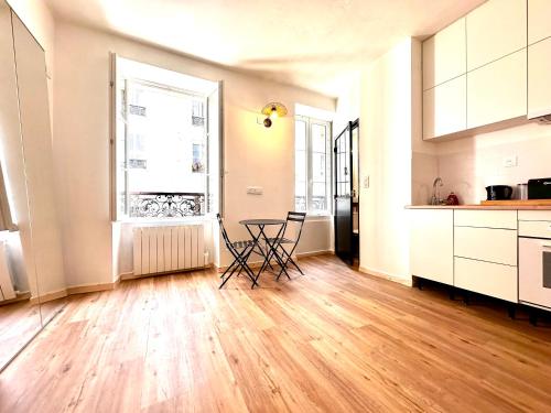 Sunny Paris studio in the heart of 11ème