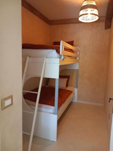 a bunk bed room with two bunk beds in it at 2 or 4-person apartment CasaDaEfde in Cingoli