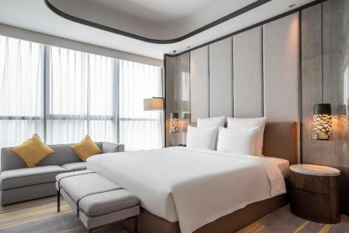Postel nebo postele na pokoji v ubytování Pullman Suzhou Zhonghui