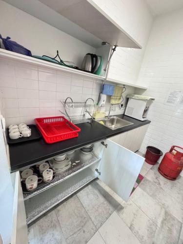 Kuchyň nebo kuchyňský kout v ubytování RTS - U12 L12 ROXY Townhouse Sematan